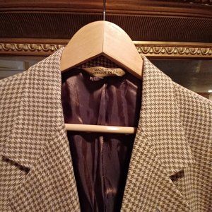 DONNA KARAN Linen Houndstooth Sport Coat.  Made in Italy.  Size 42